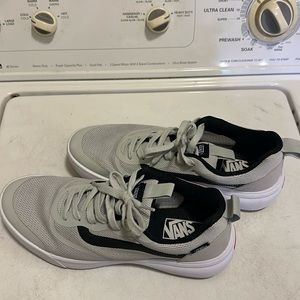 Size 10 men’s Vans Ultrarange Rapidweld excellent condition, light grey